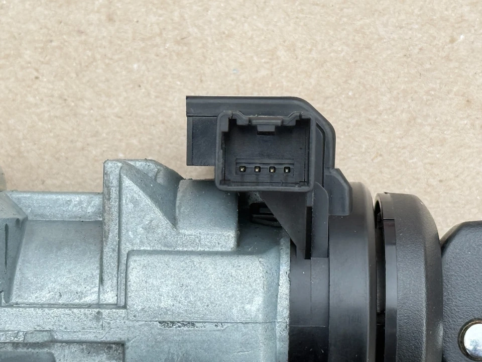 2010-2013 MAZDA 3 INTERRUPTOR DE IGNIÇÃO CILINDRO DE BLOQUEIO COM CHAVE FABRICANTE DE EQUIPAMENTO ORIGINAL X1T26471A - Imagem 4 de 4