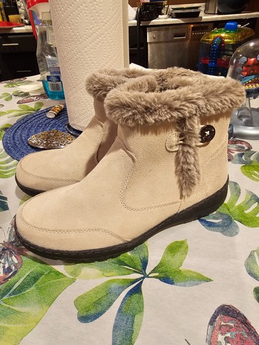 Khombu Iris Women's Suede Winter Snow Faux Fur Ankle Boots Cream - Choose Size