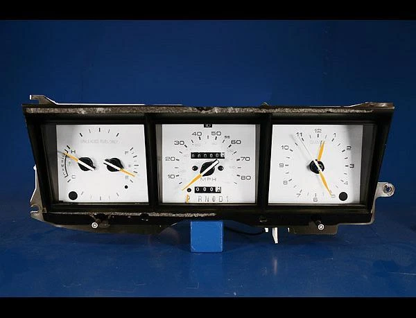 Белые лицевые датчики для базовой модели Lincoln Town Car 1985-1989 годов выпуска - Изображение 2 из 4