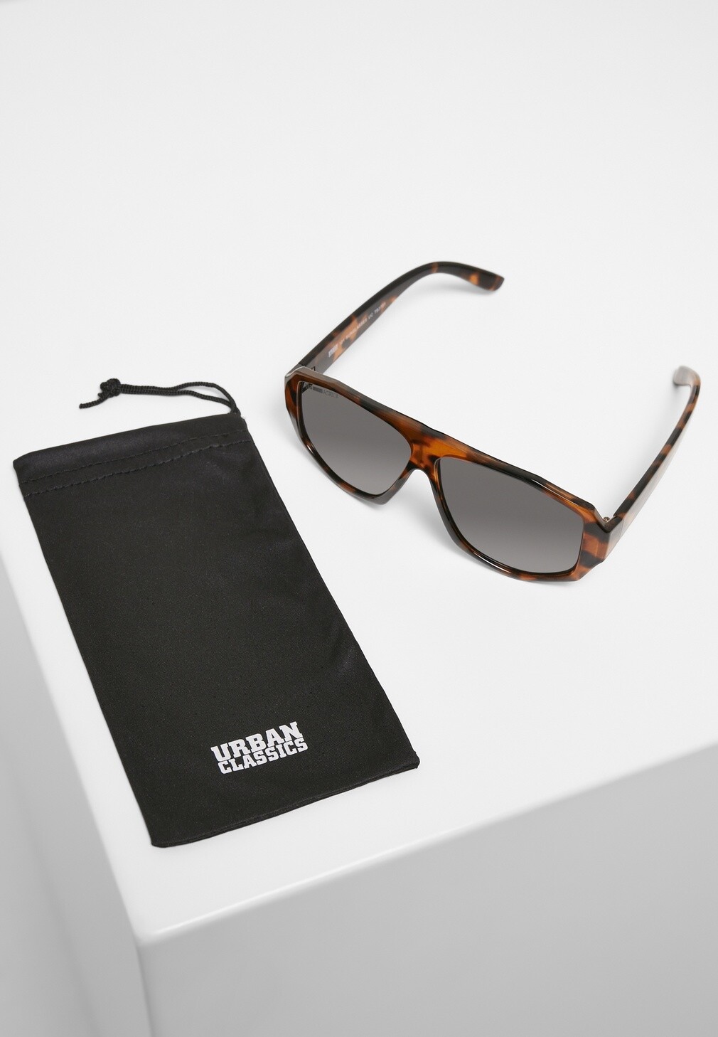 Солнцезащитные очки Urban Classics Sonnenbrille 101 UC Brown LeoЧерный 2690₽