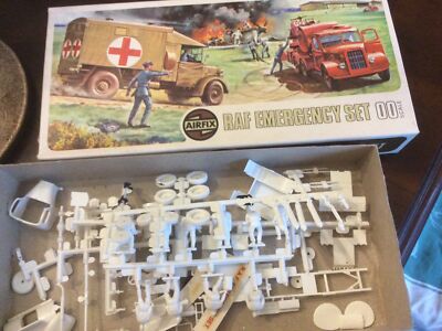 Airfix R.A.F. EMERGENCY TRUCK OO Scale #2 A204V Model Kit