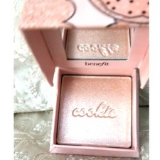 Benefit Cookie A swirl of golden pearl sweep this superfine highlighter 