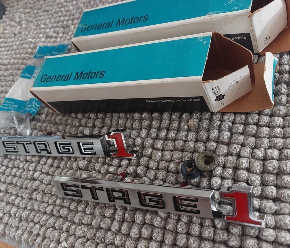 1970 71 72 73 74 Buick GS "Stage 1" emblemas de guardabarros delantero nuevo de stock original GM Foto 2 de 4