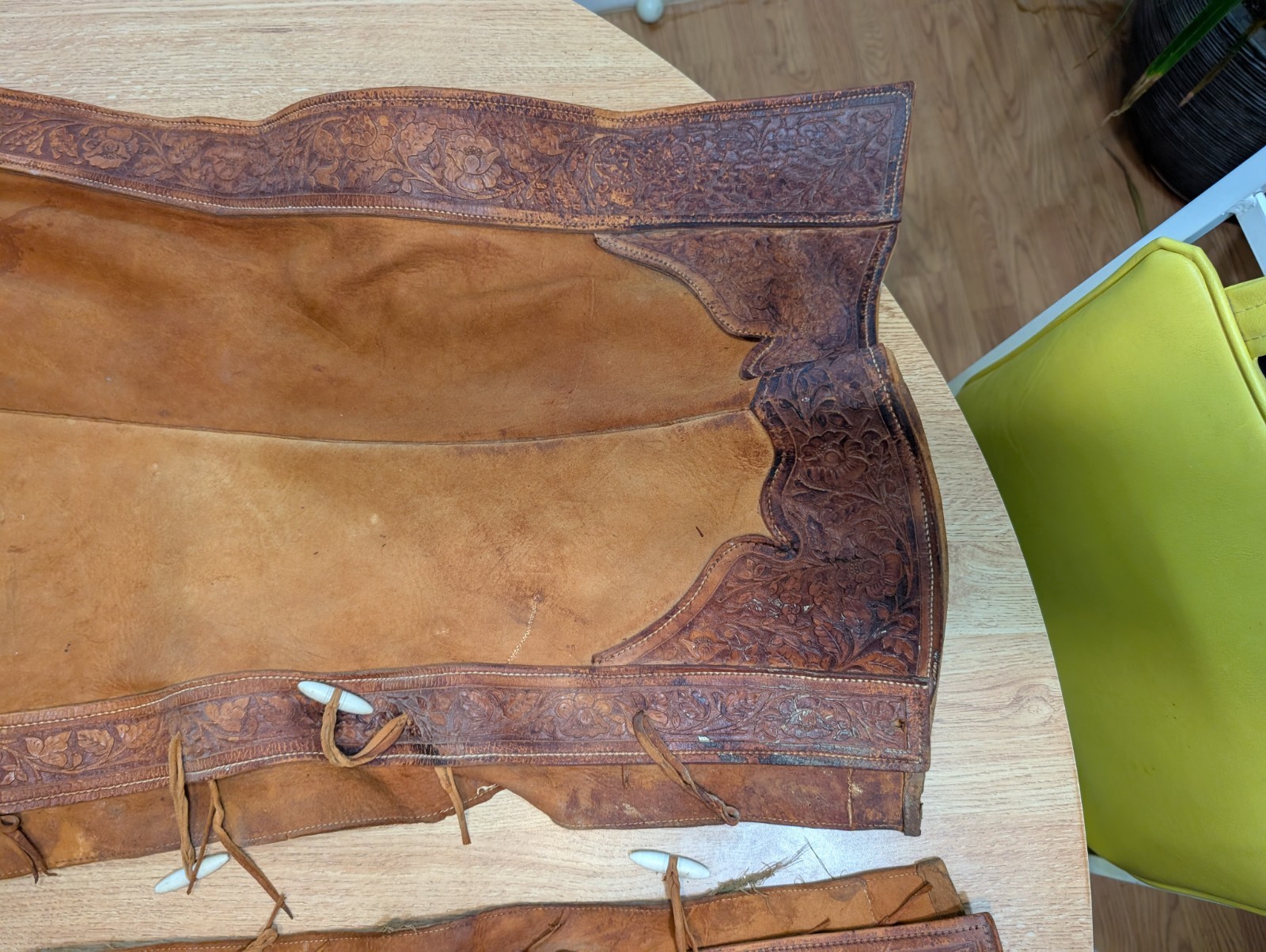 Vtg Leather Western Adult Tooled Leather Batwing Chaps 