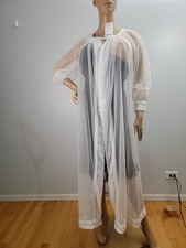 Vintage Miss Elaine White/Blue Robe Lace Detail Style 5-5B Size Petite