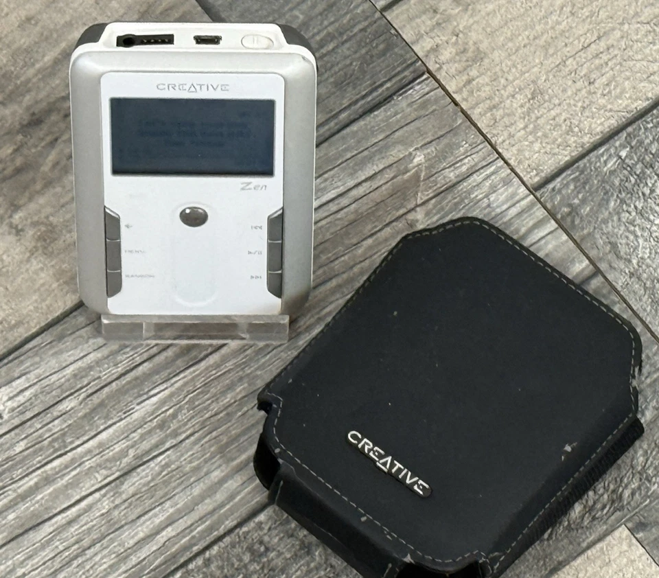 Creative Zen Touch MP3 Player 20GB Vintage Retro 3.5mm USB Rechargeable White - Image 2 of 4