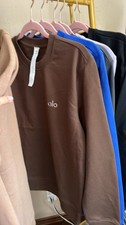 alo yoga accolade crew neck pullover brown size medium brand new