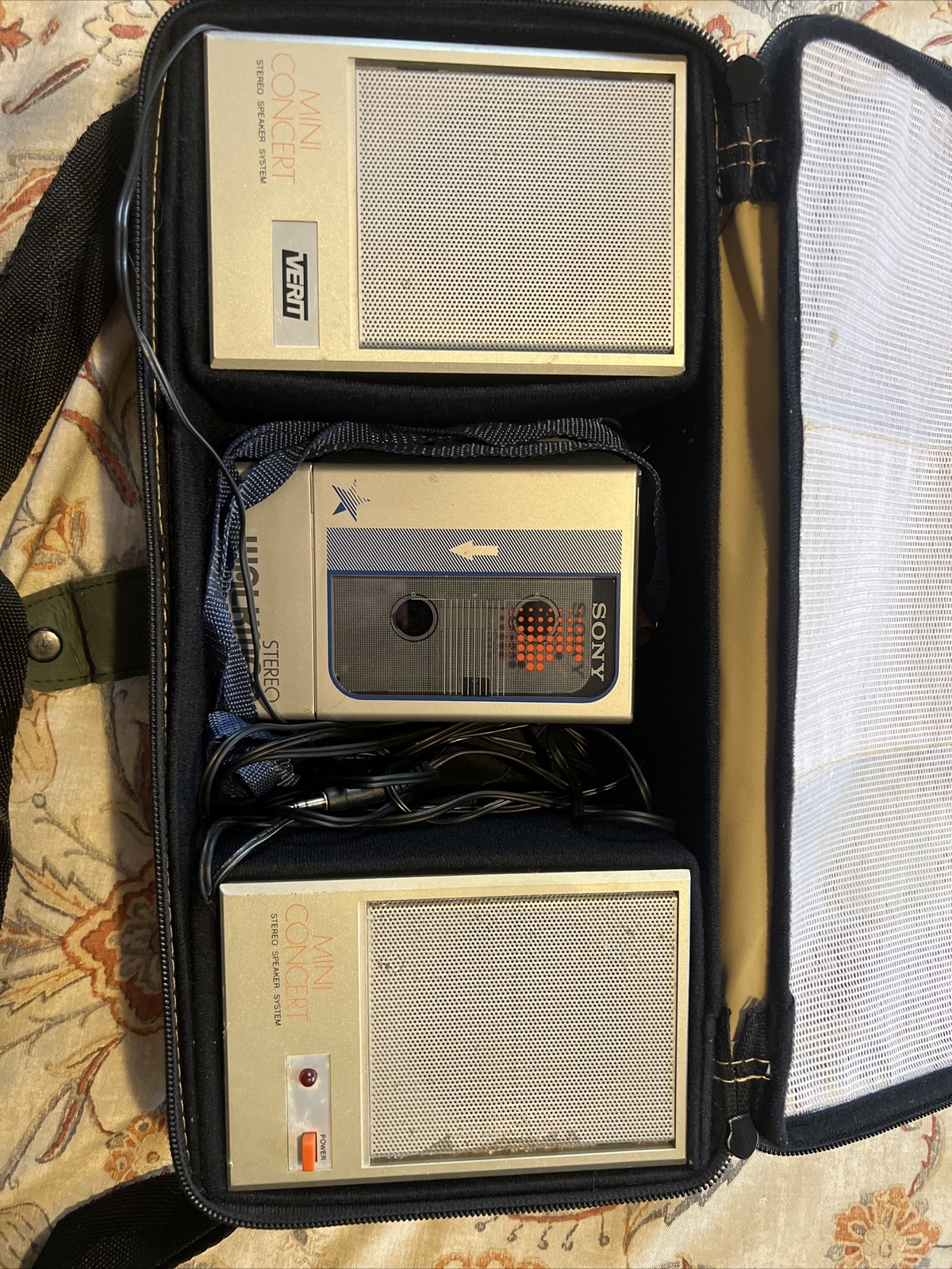 Sony Walkman With Speakers. Working!1980’s Vintage. Carrying Case