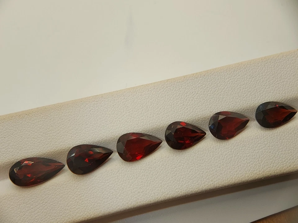 6 African garnet gemstones - faceted natural Garnet 19.90 CTS - Image 2 of 4