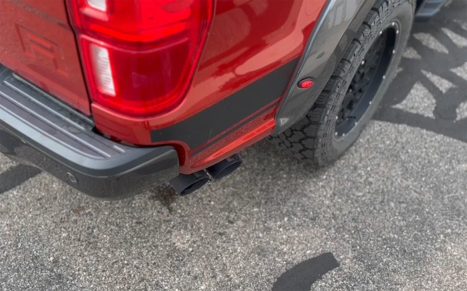 Ford Ranger 2019-2023 2,3 L Roush Cat sistema de escape de salida lateral trasera puntas negras Foto 2 de 4