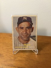 Topps Vintage Base Set 1957 Topps Yogi Berra #2 New York Yankees Card