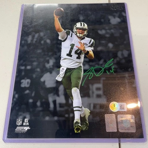 Sam Darnold New York Jets Autographed 8x10 Photo (BAS) Green Signature *Dents*