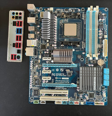 Gigabyte GA-970A-UD3, AMD Phenom II X6 1090T, Includes I/O Shield