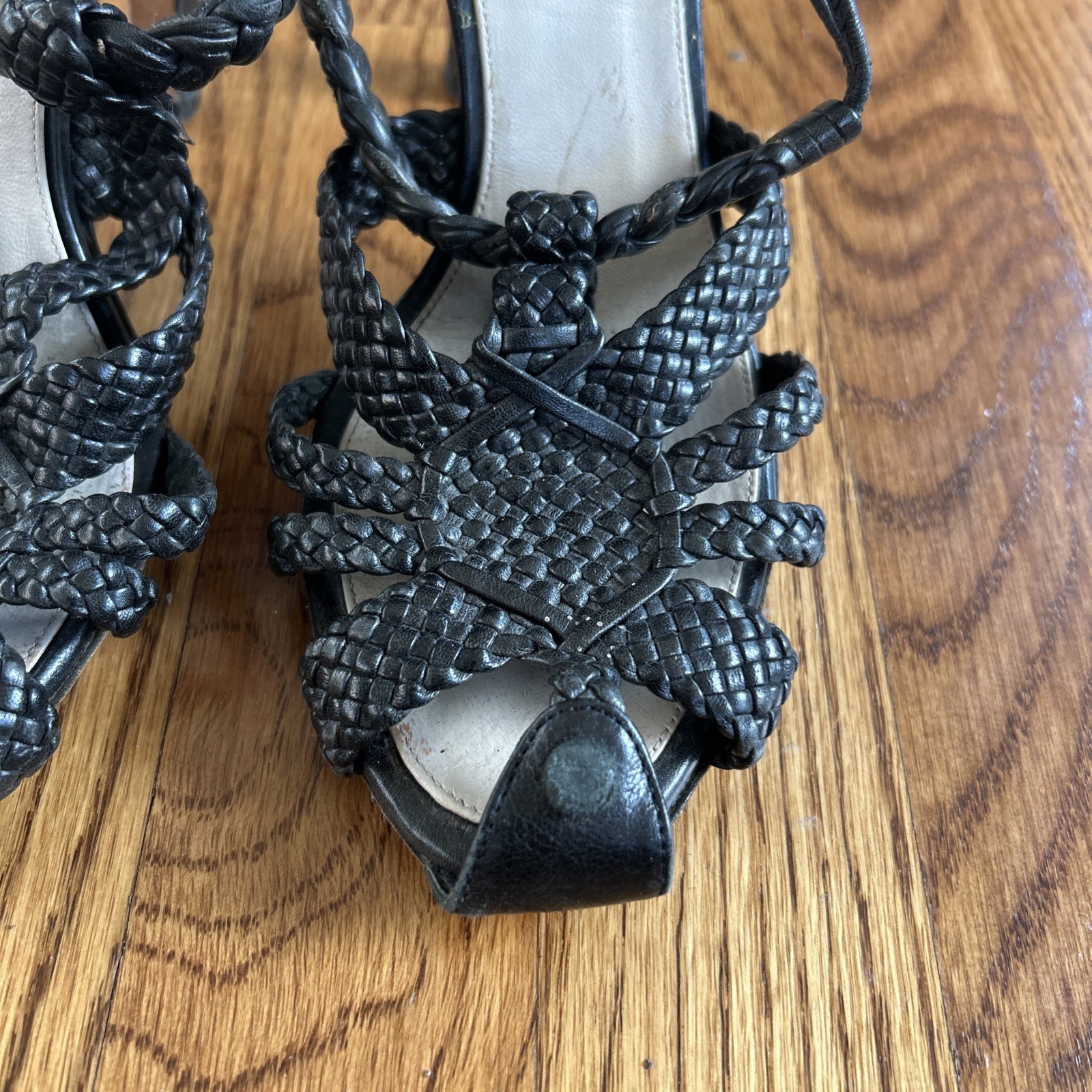 Sandali con tacco Yves Saint Laurent YSL neri con cinturino (pelle intrecciata) 38