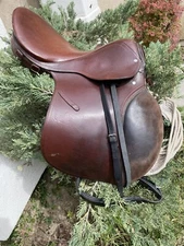 Vintage Martingal Leather English Hunting Saddle 17” Seat with Horn
