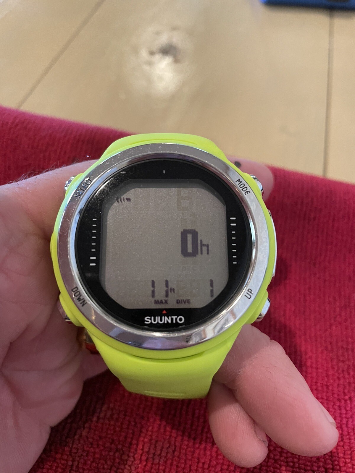 Suunto D4i Novo SILICONE Scuba Diving Computer in Lime Green. Used 1 Dive