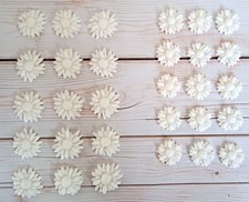 (02) 30 x White Edible Daisies Fondant Sugar Flowers Cake Decoration