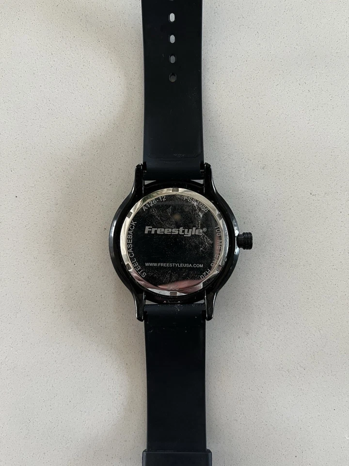 Reloj Freestyle Hombre 100M Resistente al Agua Negro Brilla en la Oscuridad (A126-12) Foto 4 de 4