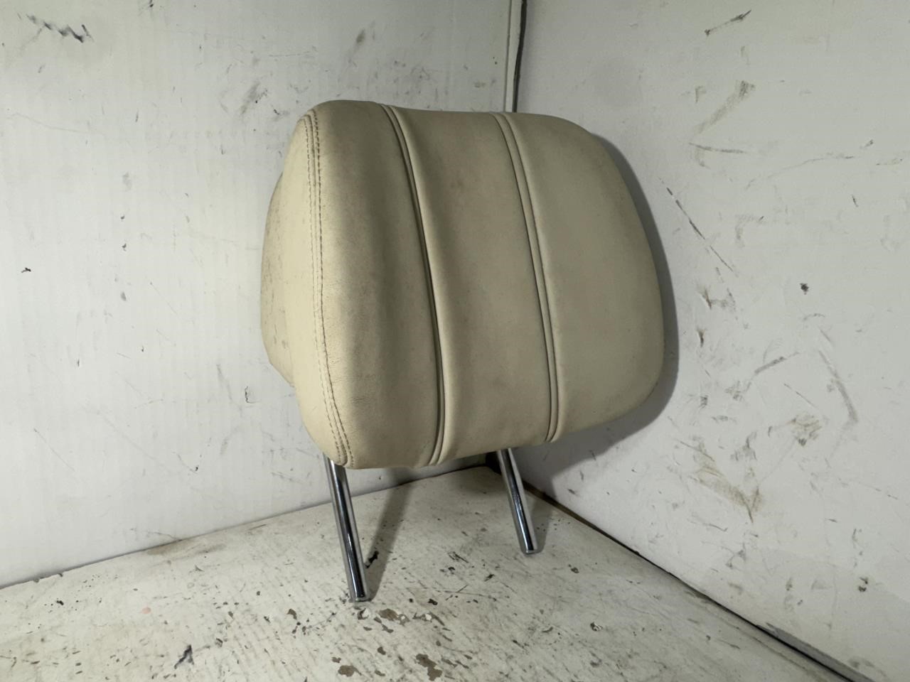 2016 Bentley Mulsanne RH Rear Headrest OEM