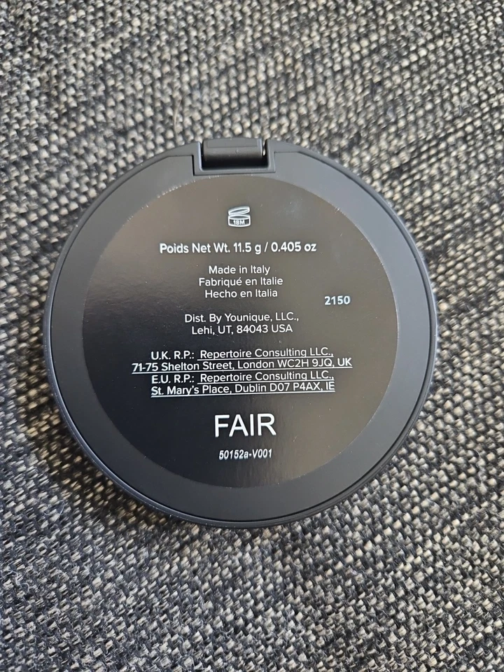 YOUNIQUE ~ BRONCEADOR MATE TÁCTIL ~ JUSTO ~ 0,405 OZ Foto 3 de 4