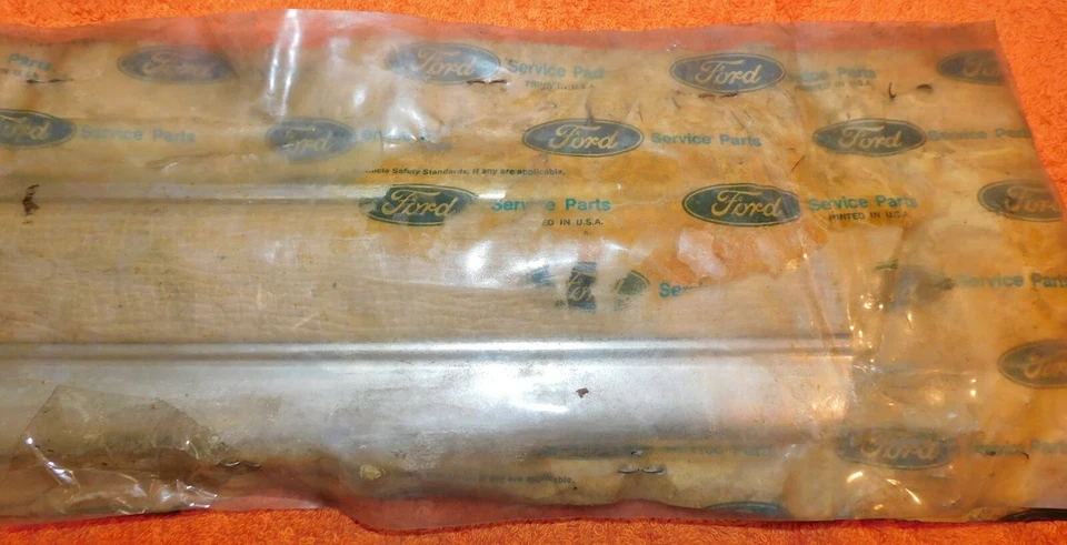 1975 Ford LTD Ландау Хардтоп NOS RH заднее колесо открытие крышка юбка молдинг желтовато-коричневый - Изображение 2 из 4