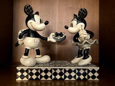 Jim Shore Disney Traditions 'Real Sweetheart' Mickey and Minnie