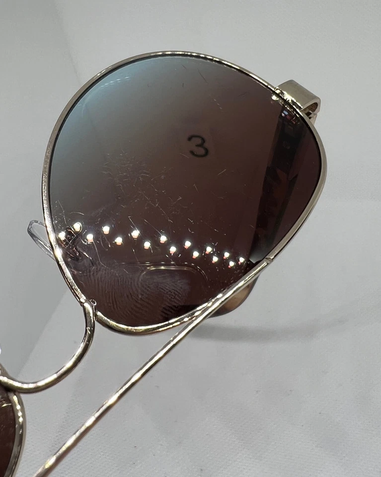 Revlon OE0418 RVN 43 Gold Aviator Sunglasses – Gradient Lenses – Tortoise Arms Foto 4 de 4