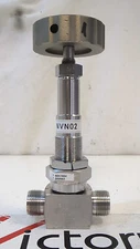 Used Fujikin Dual Flow Valve with Regulate Knob 316L, 3/8", 12.7