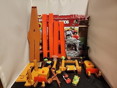 Angry Birds Go Telepods Pig Rock Raceway 9 Karts 3 Figures Pod 2013 Hasbro 