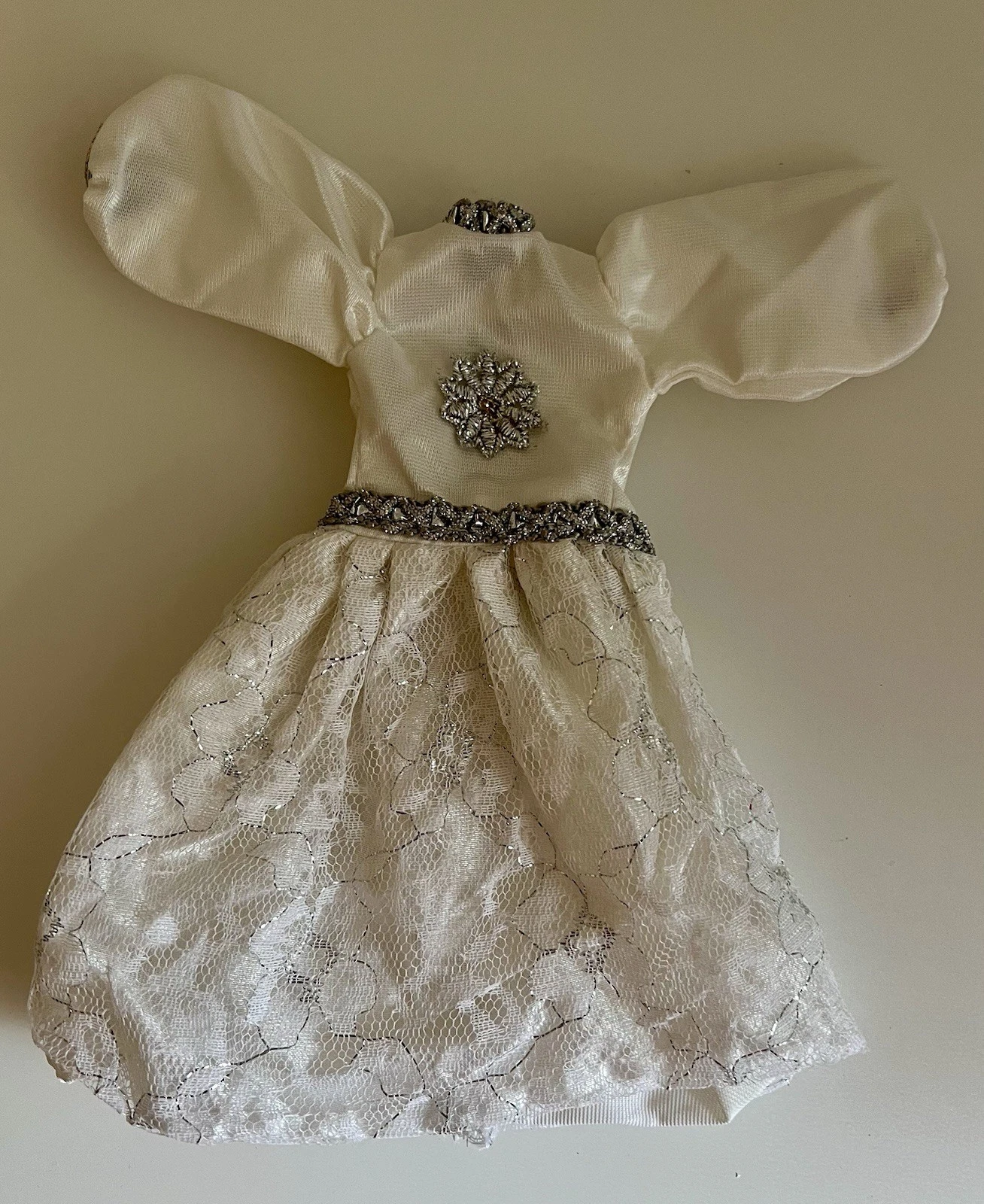 VETEMENTS Pacchetto vestiti bambola vintage Sindy e altri