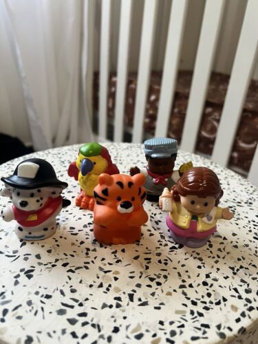 Fisher Price Little People Figures Mixed Characters All 2001 - Picture 1 of 3