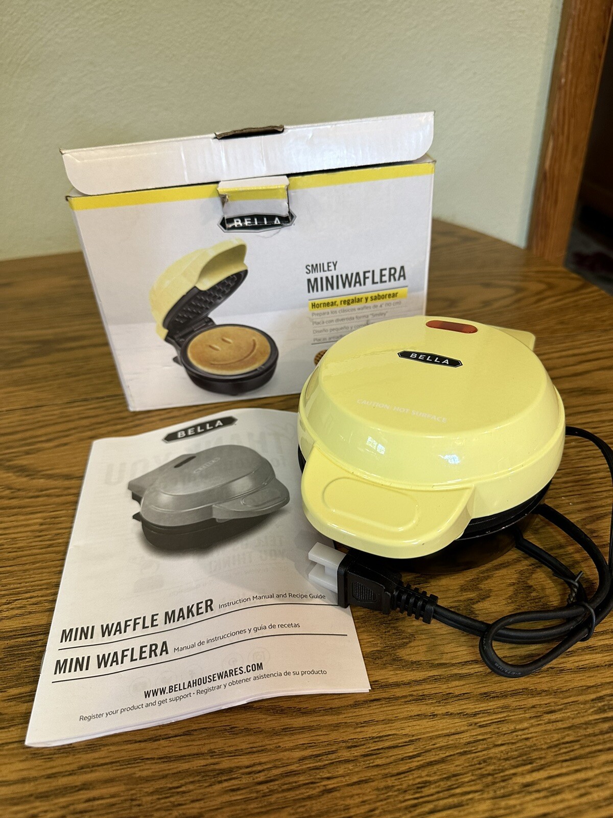 Bella Mini Smiley Face Waffle Maker Personal Size Yellow New in Box-image