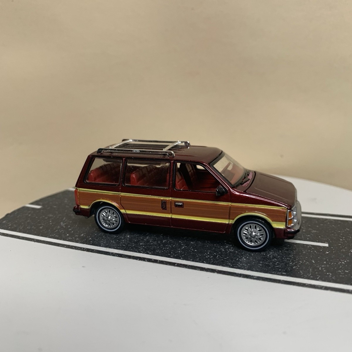 Auto World Mighty Minivans 1984 Dodge Caravan Dark Red Burgundy w