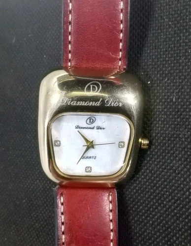Montre bracelet vintage Dior cadran diamant nacre fabrication suisse.