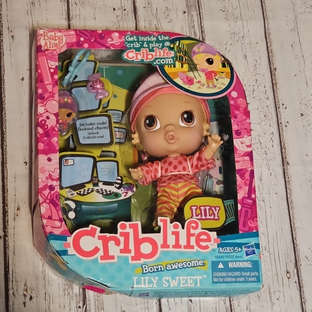 Hasbro Baby Alive Crib Life Lily Sweet Friendship Doll Techi