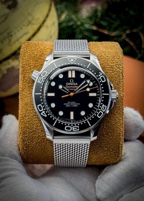 Omega Seamaster Diver Orange 300M 42mm - 210.30.42.20.01.018   B&P   MSRP $7,300