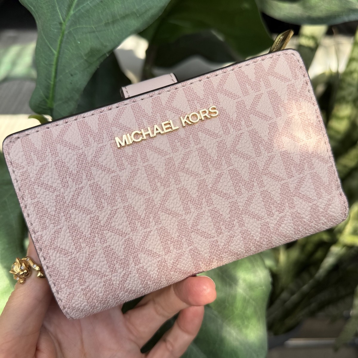 Michael Kors Jet Set Travel MD Bifold Zip Coin Credit Card Wallet
