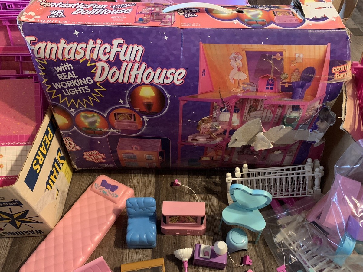 Vtg 1990s MERITUS FANTASTIC FUN DOLL HOUSE W/ Furniture & Real