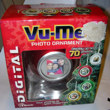 VuMe Digital Photo christmas tree Ornament LCD Screen Display up to 70 Photos