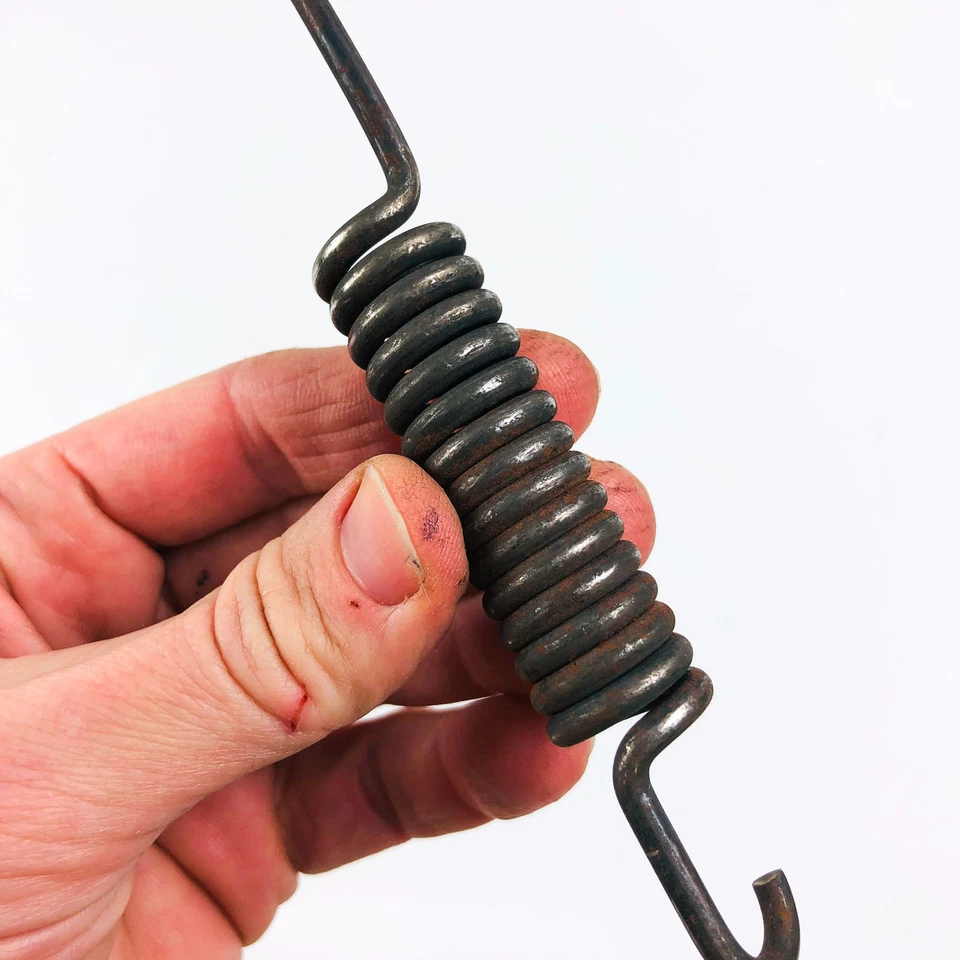 Mopar J5351118 Spring for Clutch Pedal OEM NOS 1981-86 Jeep SJ Cher Wag J10 J20 - Image 4 of 4