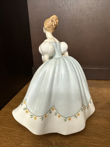Figurina Royal Doulton HN 2803 First Dance Lady Bone China vintage 1976 - Foto 3 di 10