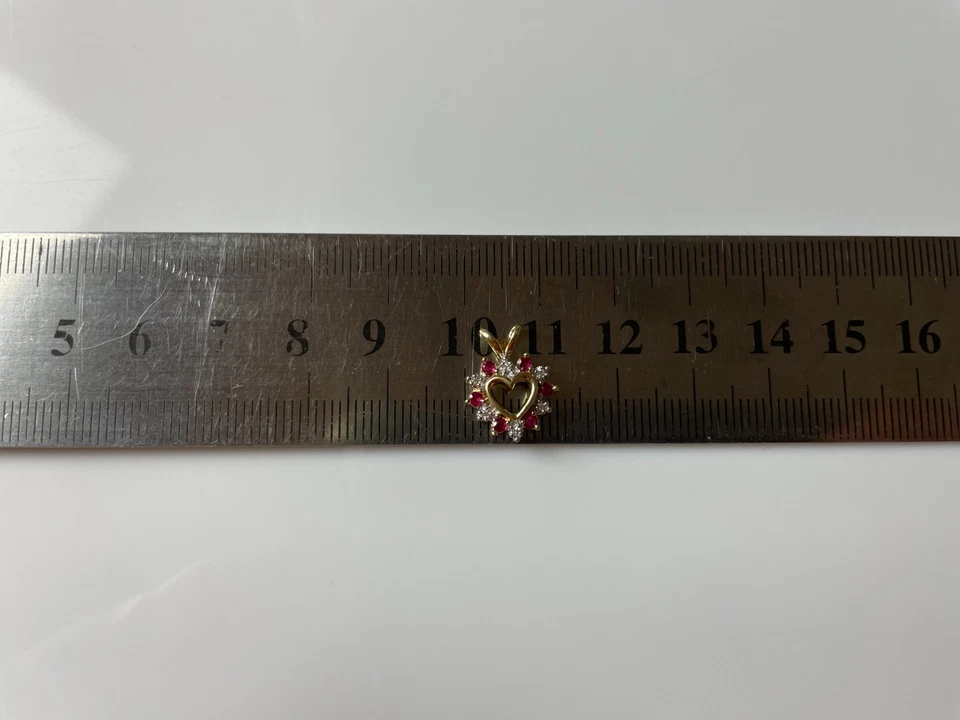 Ruby & Diamond Pendant 9ct Gold Heart Shape Diamond Ruby Gold Pendant - Image 3 of 4