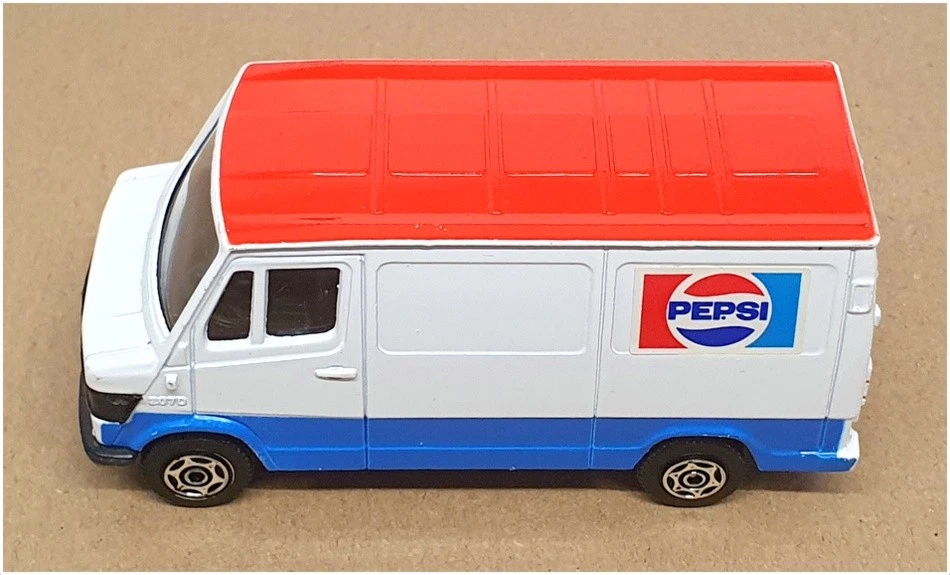 Corgi Appx 10 cm largo diecast 576/8 - Mercedes Benz 270D furgoneta Pepsi Foto 4 de 4