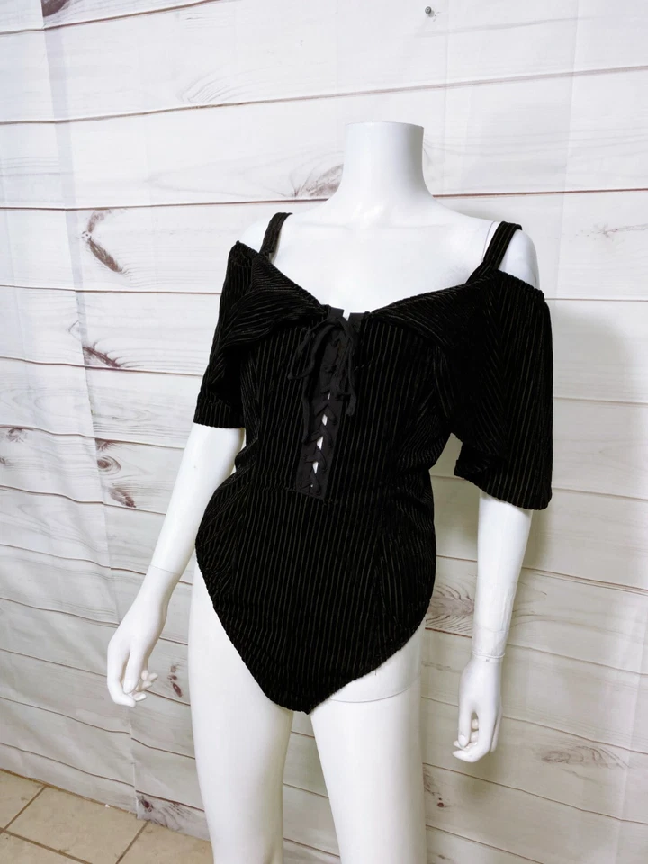 Body de terciopelo para mujer A.E.LY Los Angeles talla M negro leotardo hombro frío Foto 3 de 4