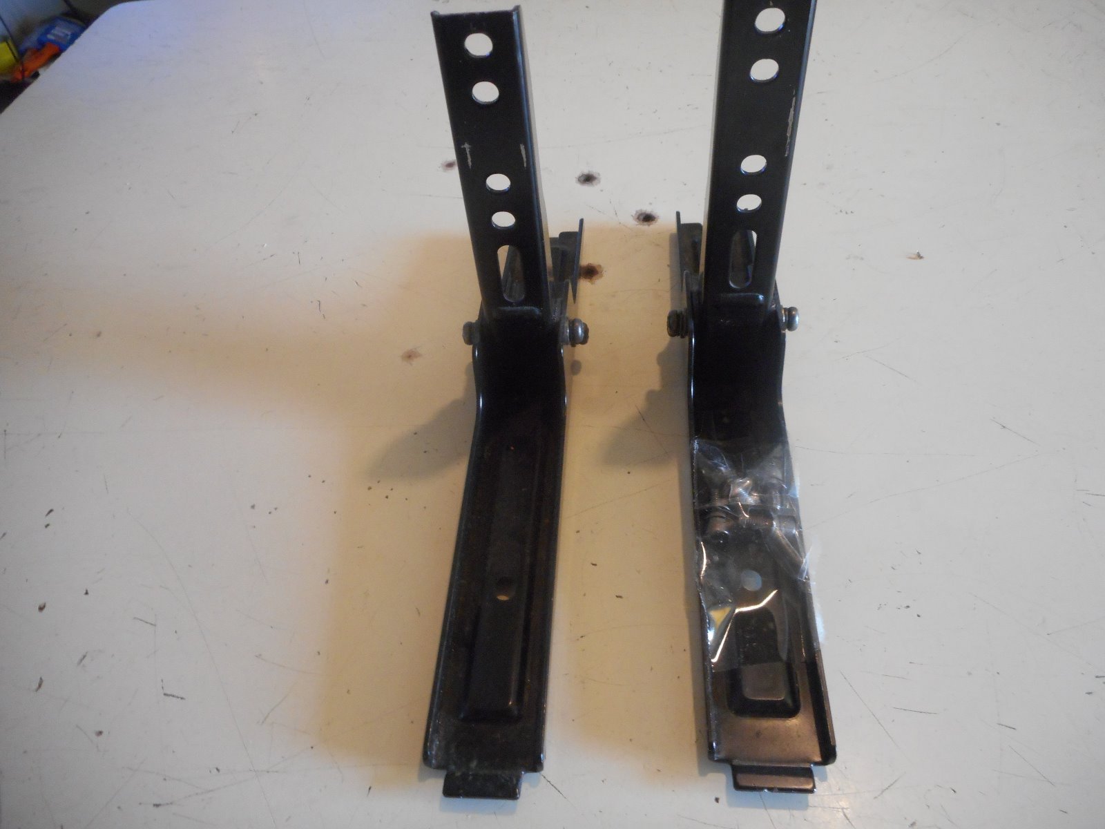 TV Legs w/4ea mounting screws Toshiba 40XV645U eBay