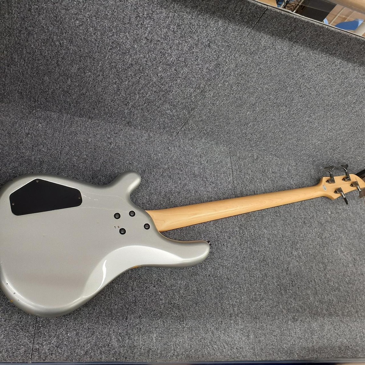 美品 FERNANDES GRAVITY 4X ベース ギター 4弦 シルバー 送料無料 FERNANDES GRAVITY 4X 09 ベース - メルカリ