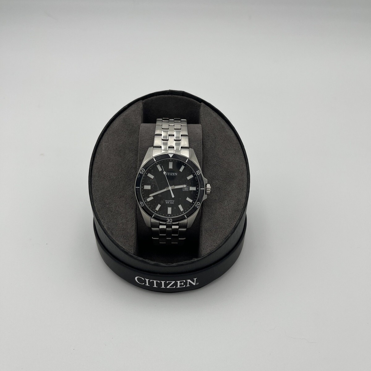 Citizen Men's Watch NWT Silver & Black, subtle vertical lines G112