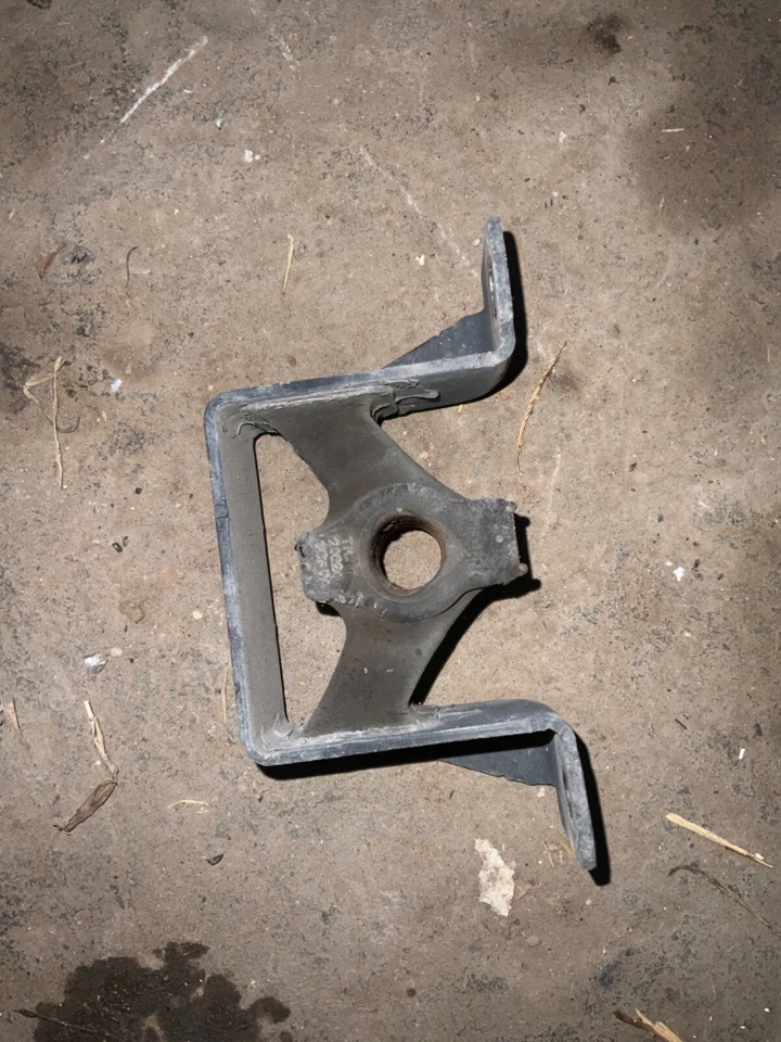 2019-2023 NISSAN ALTIMA 2.5L FWD EXHAUST HANGER SUPPORT MOUNT BRACKET OEM - Image 2 of 3