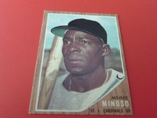 1962  TOPPS  # 28    MINNIE  MINOSO     CARDINALS      NEAR  MINT  OR  BETTER !!