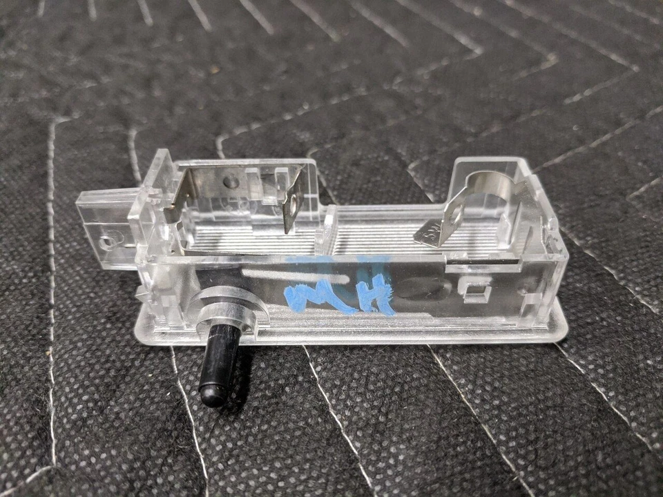 Лампа подсветки салона перчаточного ящика BMW E46 3-Series 63318364920 - Изображение 3 из 4